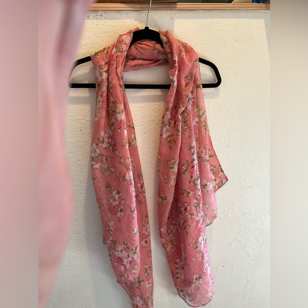 NWT scarf